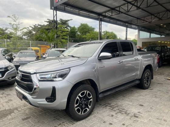 TOYOTA HILUX 2.8 SR 4X4 CD 16V DIESEL 4P AUTOMÁTICO